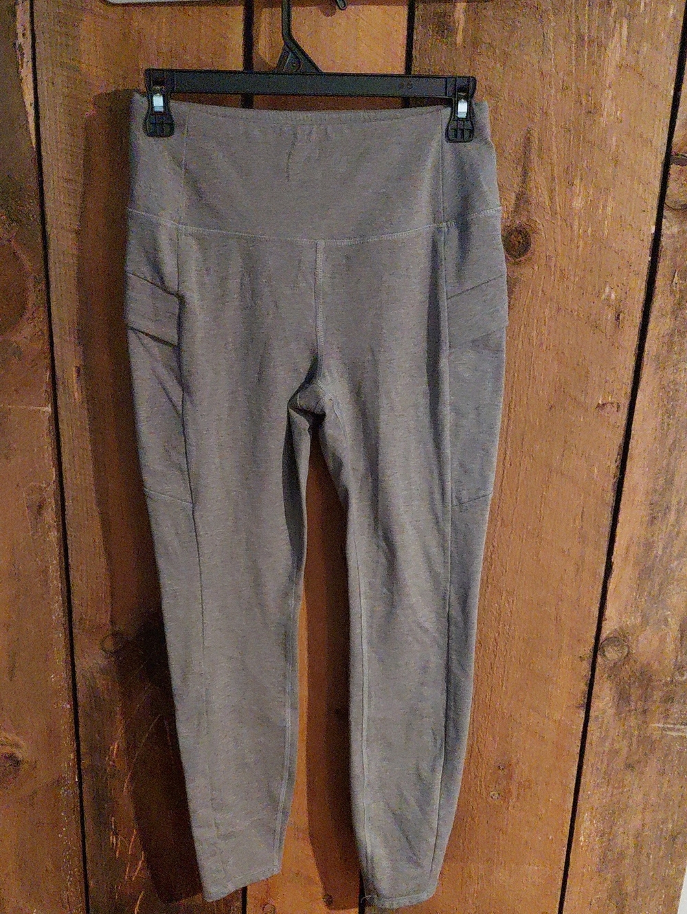 High-Rise Gray Active Leggings with Side Pockets